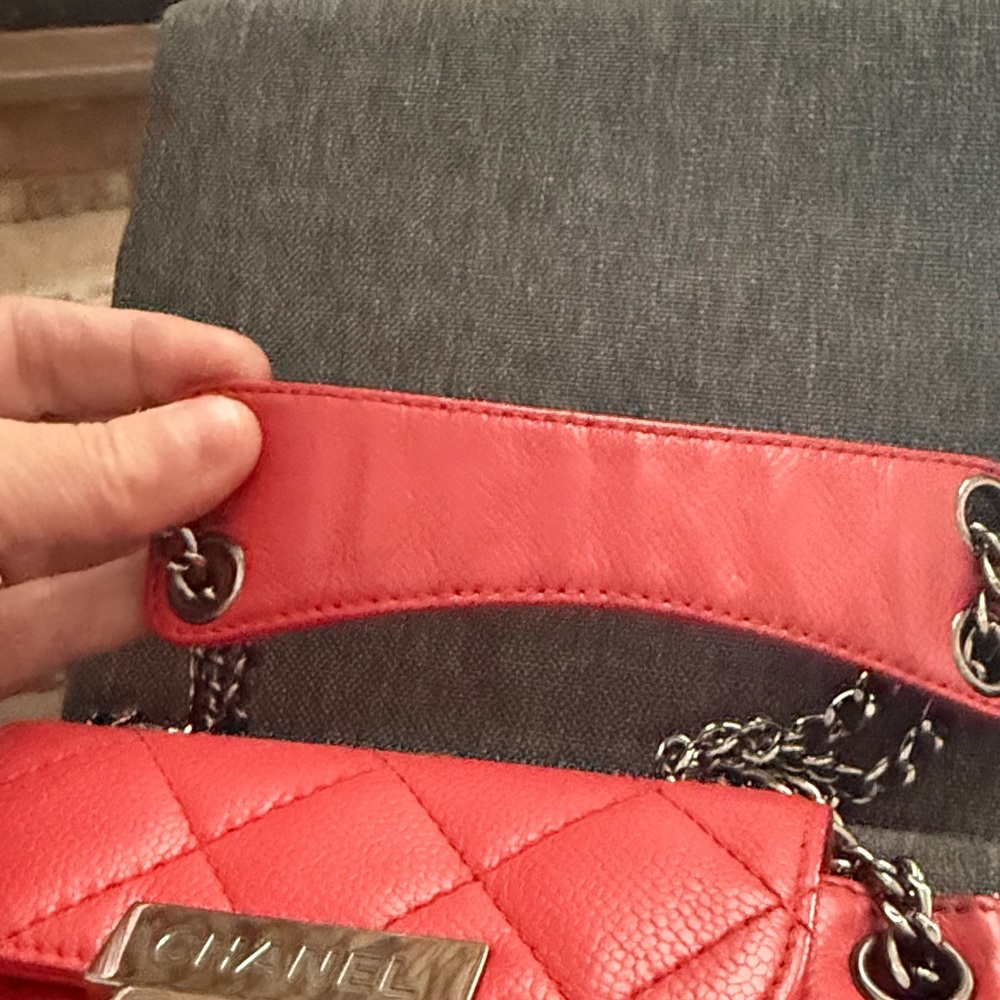 Pre owned Chanel Red caviar leather accordion shoulder bag - Picture 3 of 12